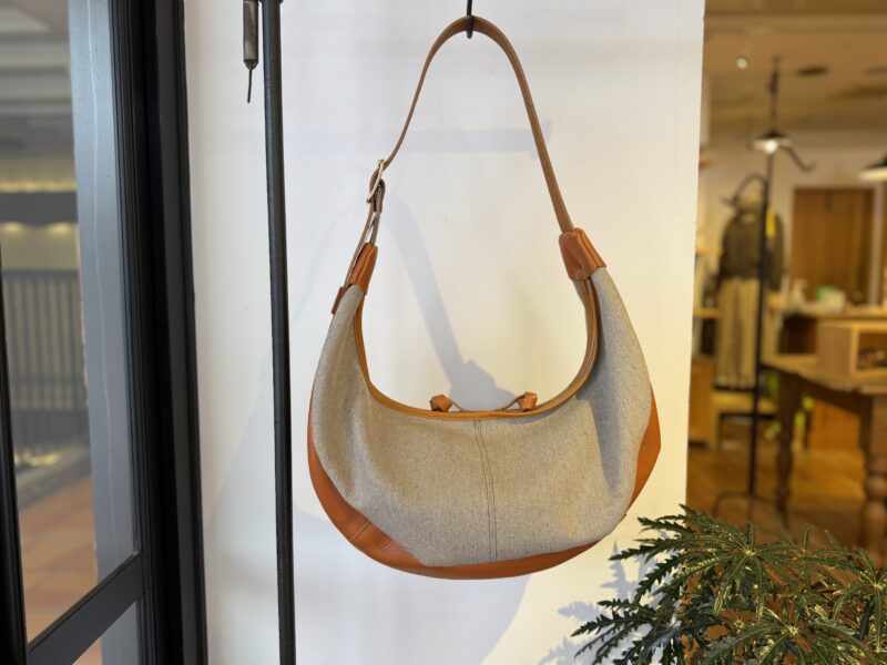 イタリアタンニンレザー ボディバッグ