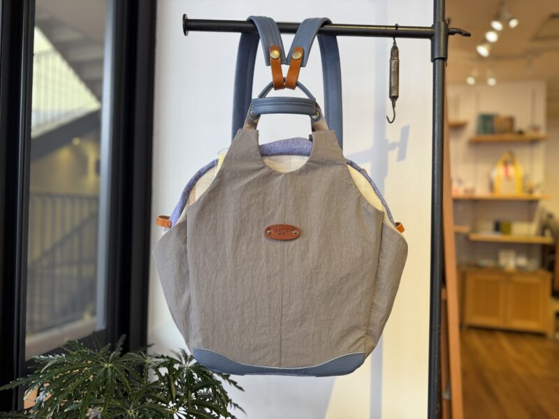 (C4-1) グレージュナイロン x レインブルーレザー