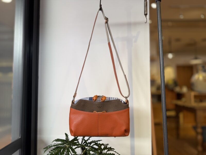 （F）ブリックレザー