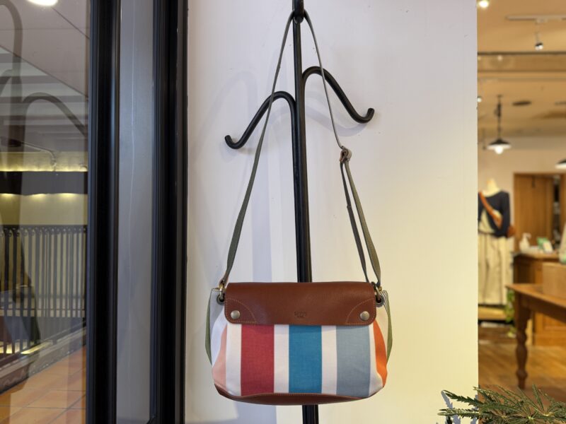 (F) レンガ  レザー