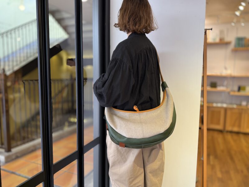 イタリアタンニンレザー ボディバッグ