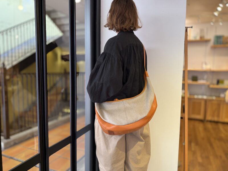 イタリアタンニンレザー ボディバッグ