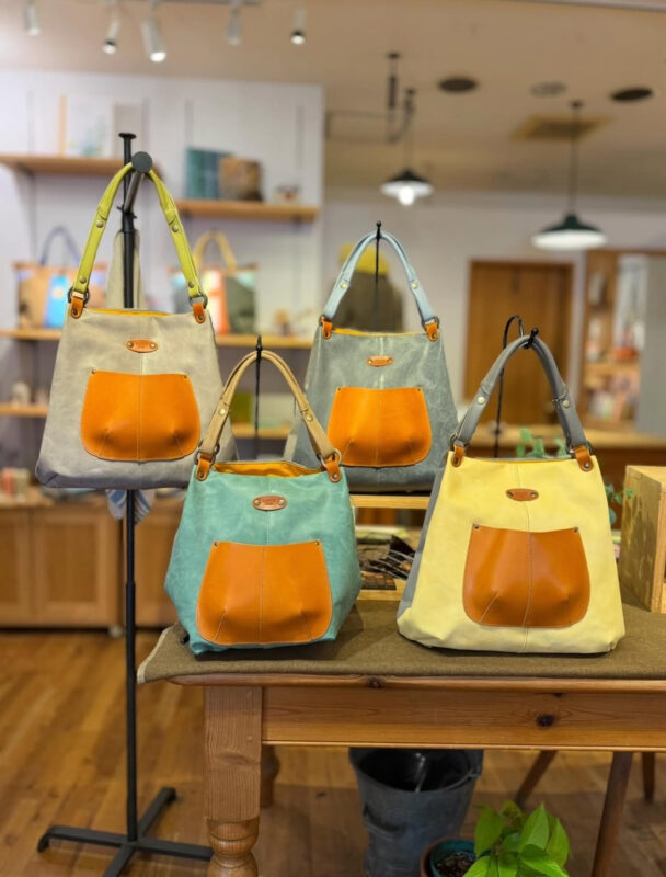 人気のレザーで再入荷です！