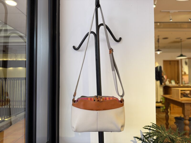 （G7）オフホワイトレザー