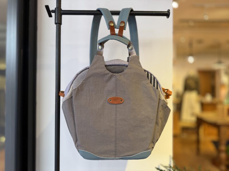 (C3) グレージュナイロン x アクアブルーレザー