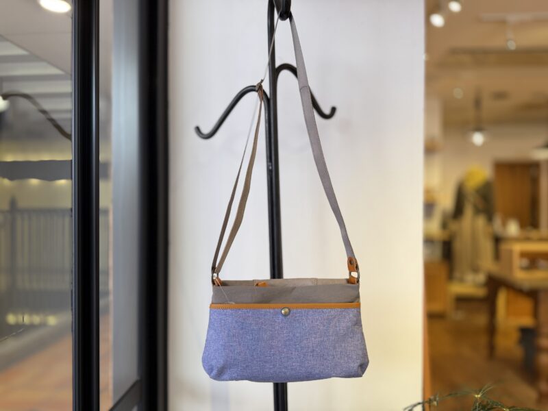 イタリアタンニンなめしレザーミニショルダー