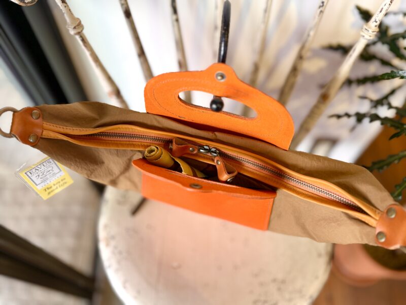 イタリアタンニンなめしレザー x 撥水ナイロン クリ手２WAY